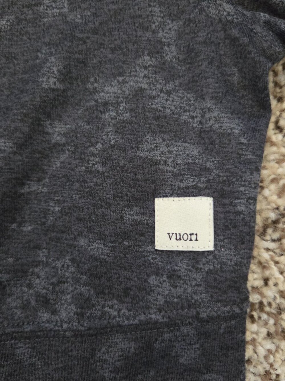 Vuori Halo Cropped Funnel Neck Womens Sm Sweatshirt Dark Gray Camo Sustainable - Picture 2 of 7